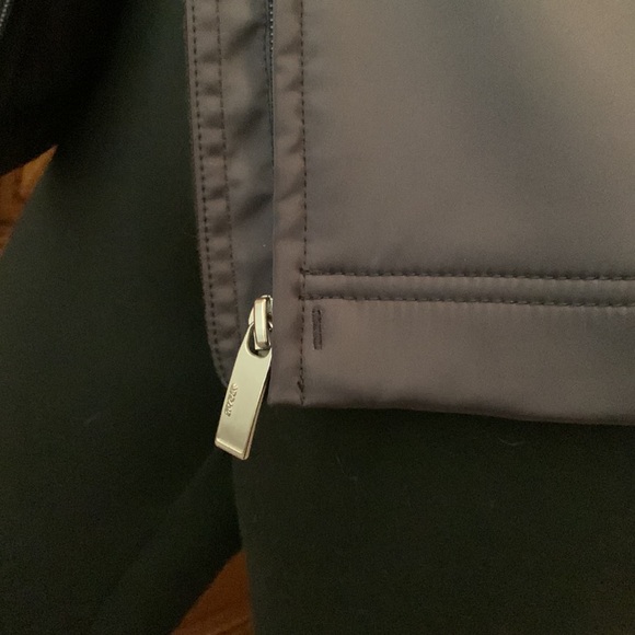 SPYDER SKI JACKET with removable fur cuffs and hood. Warm and super stylish! - Picture 5 of 6